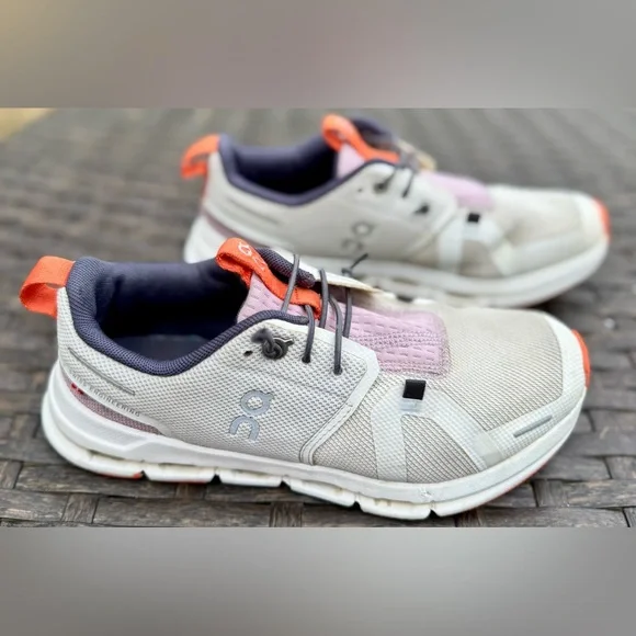 Youth On Cloud Sky Shoes - Picture 2 of 5